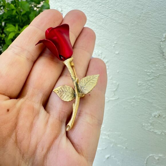 Vintage Jewelry Avon Rose Brooch Pin Red Rose Brooch - Picture 3 of 3